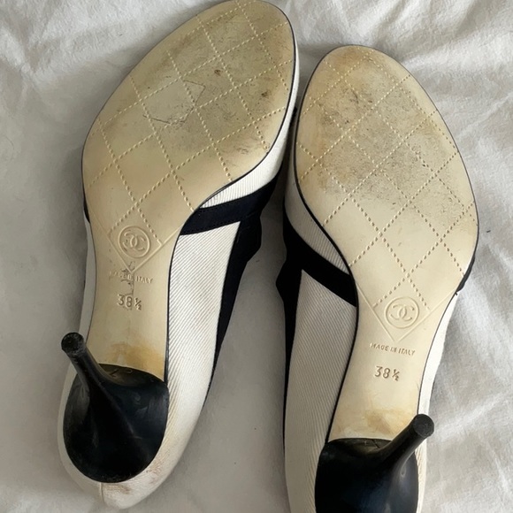 Vintage Chanel Heels (authentic) - Picture 11 of 12